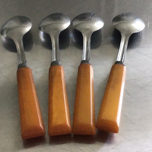 Set of 4 Vintage Bakelite spoons. No chips/scratches. Used, vintage condition. - Picture 2 of 3